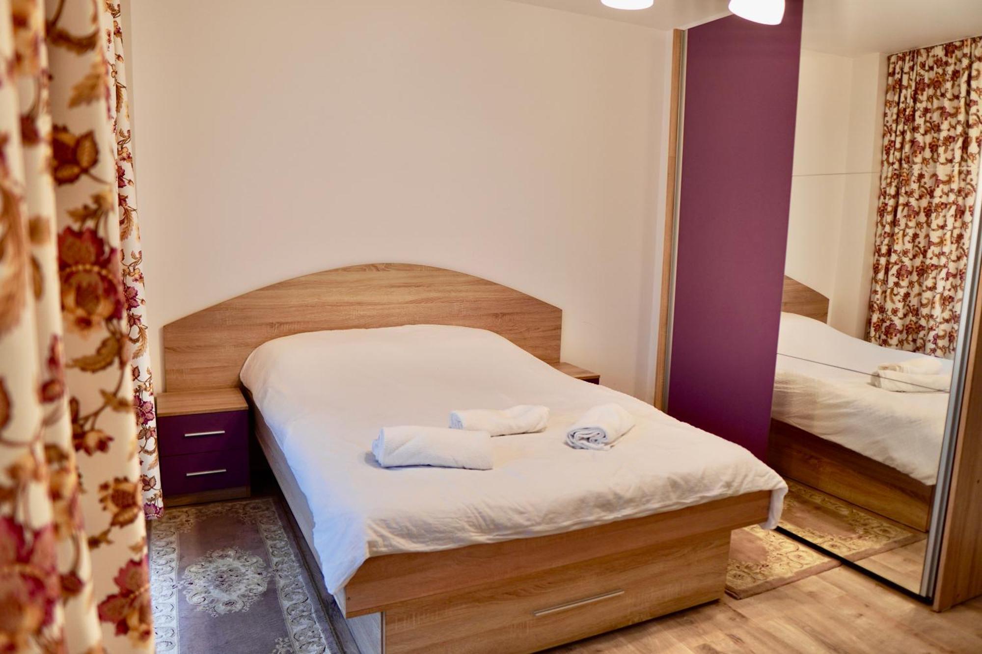 דירה Rebreanu, Coresi Mall Large 2 Camere, Sleeps 6 *