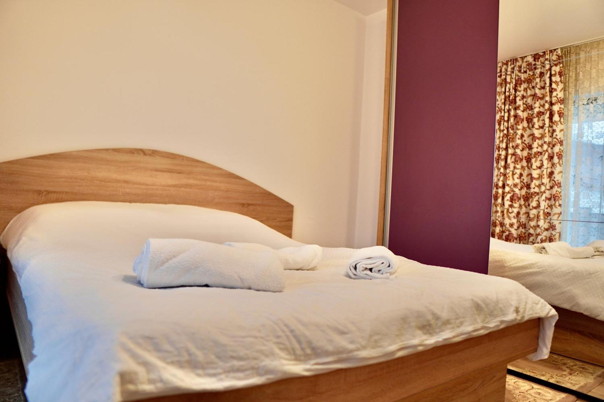 Rebreanu, Coresi Mall Large 2 Camere, Sleeps 6 דירה בראשוב