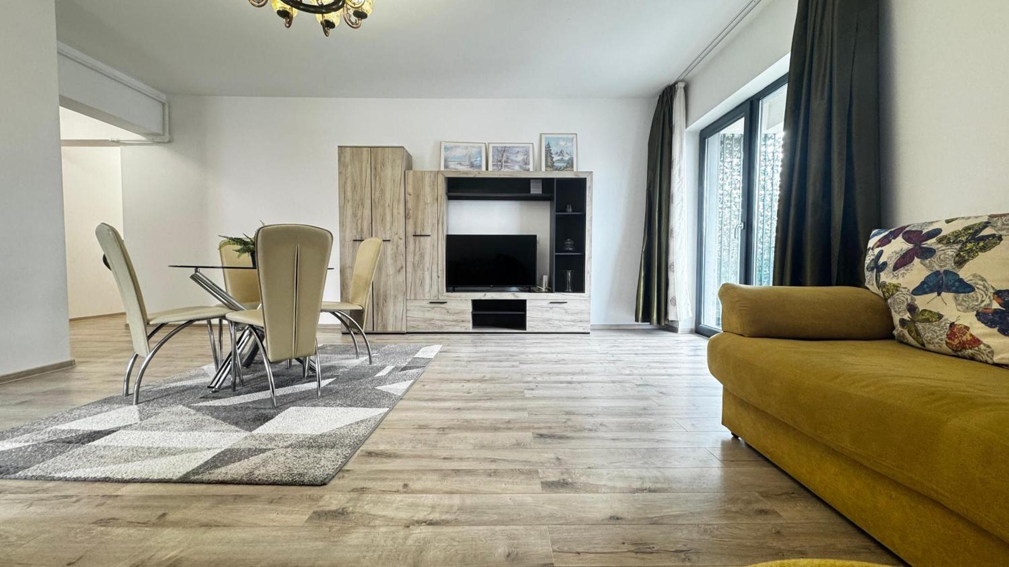 דירה Rebreanu, Coresi Mall Large 2 Camere, Sleeps 6