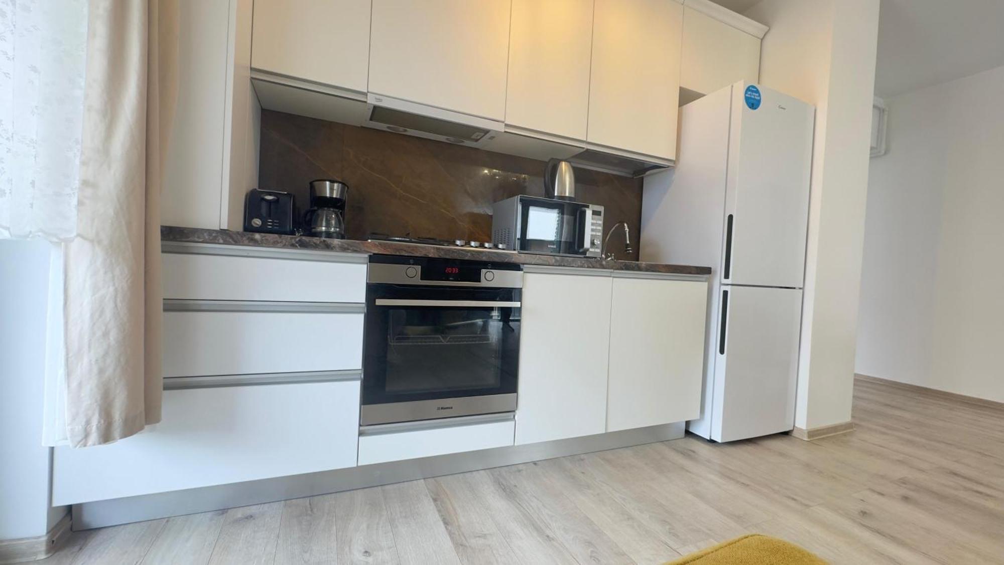 Rebreanu, Coresi Mall Large 2 Camere, Sleeps 6 דירה