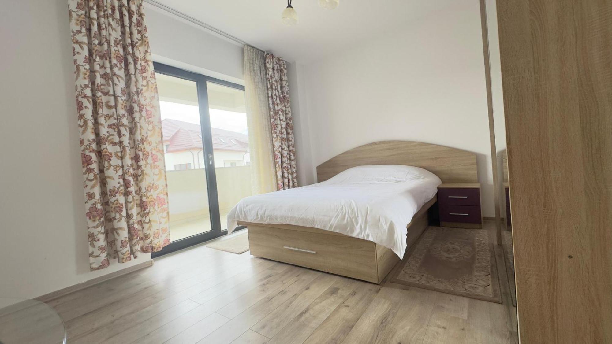 דירה Rebreanu, Coresi Mall Large 2 Camere, Sleeps 6 *