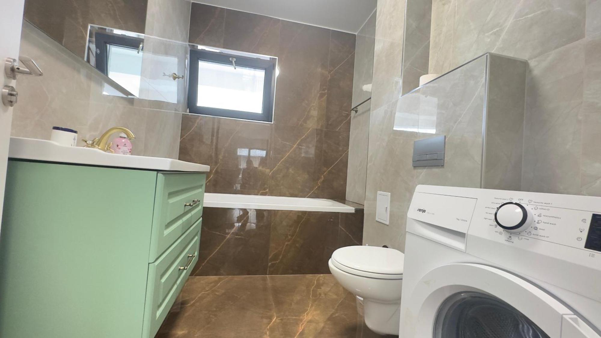 Rebreanu, Coresi Mall Large 2 Camere, Sleeps 6 *
